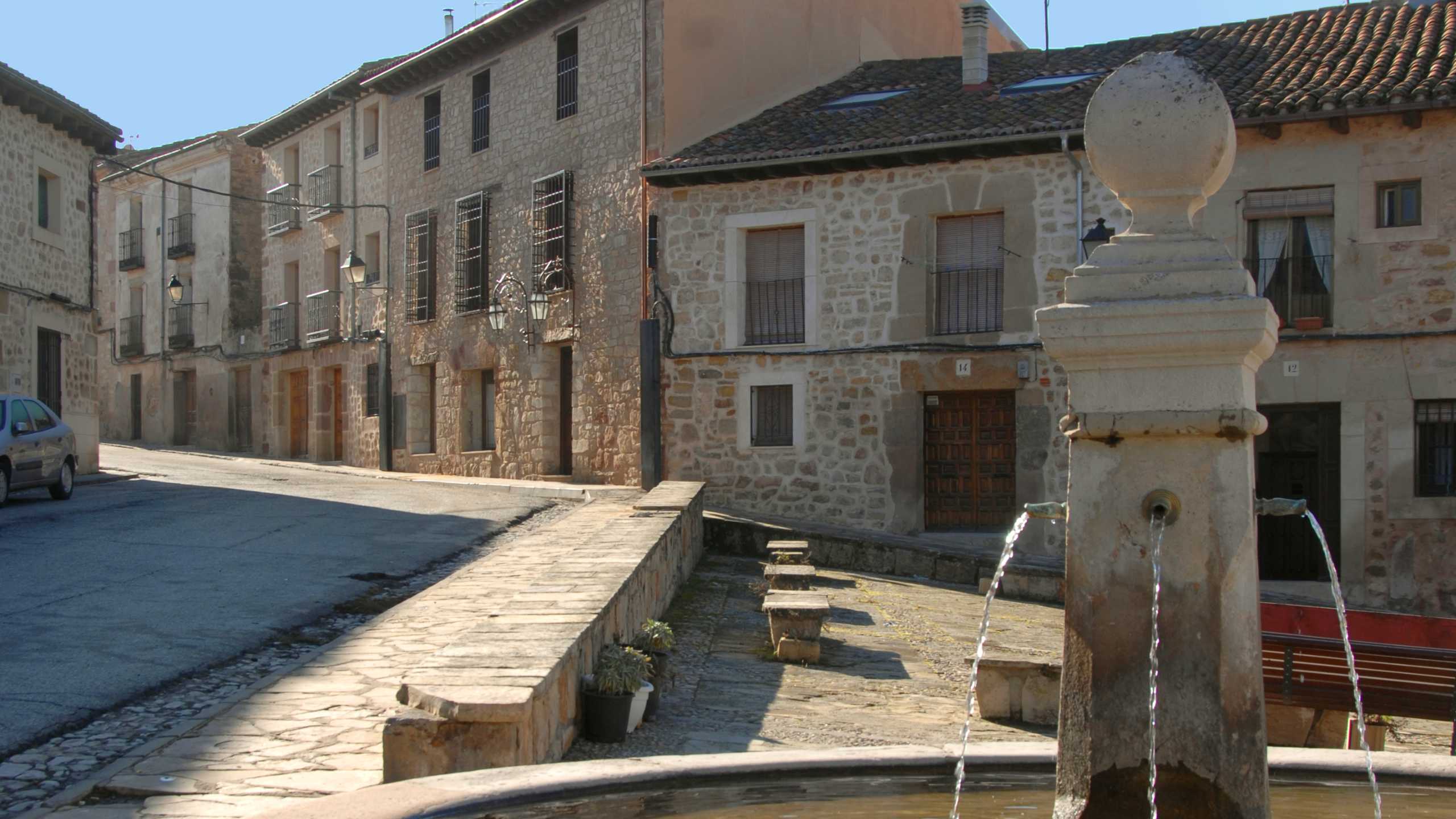La casa vista desde la fuente de los Cuatro Caños